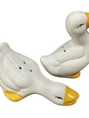 Vintage Set of White Duck Goose Geese Salt & Pepper Shakers Country Cottage